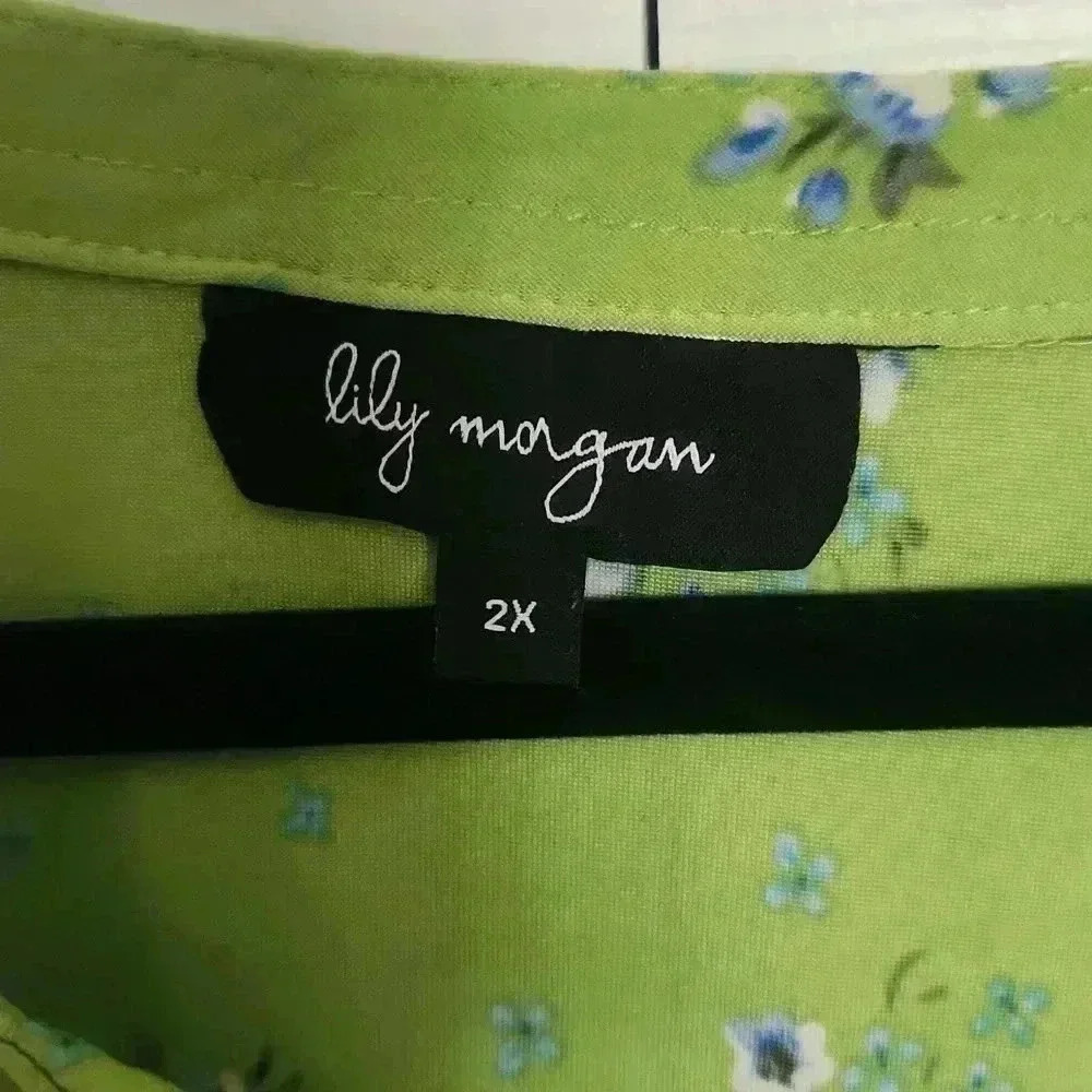 Lily Morgan Floral Blouse 2X | Green Stretchy Button Front Top Plus Size - Picture 9 of 9